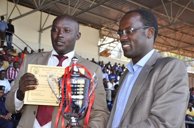 Paul Jules Ndamage Umuyobozi w'Akarere ka Kicukiro na we yahawe igihembo n'icyemezo cy'ishimwe