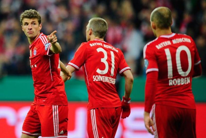 Robben yambuwe penaliti ihabwa Thomas Muller (ibumoso)