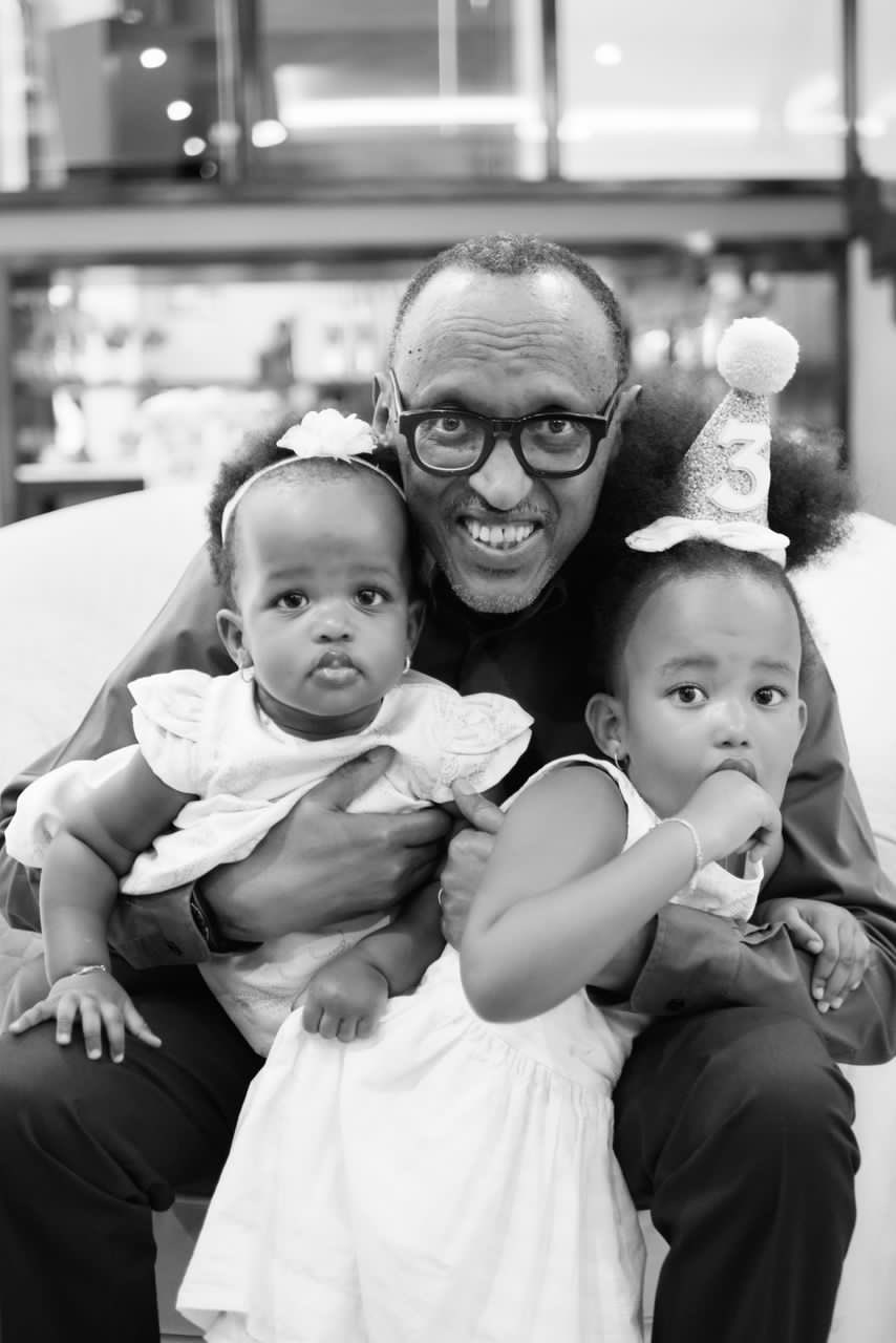 Perezida Kagame afite abuzukuru babiri