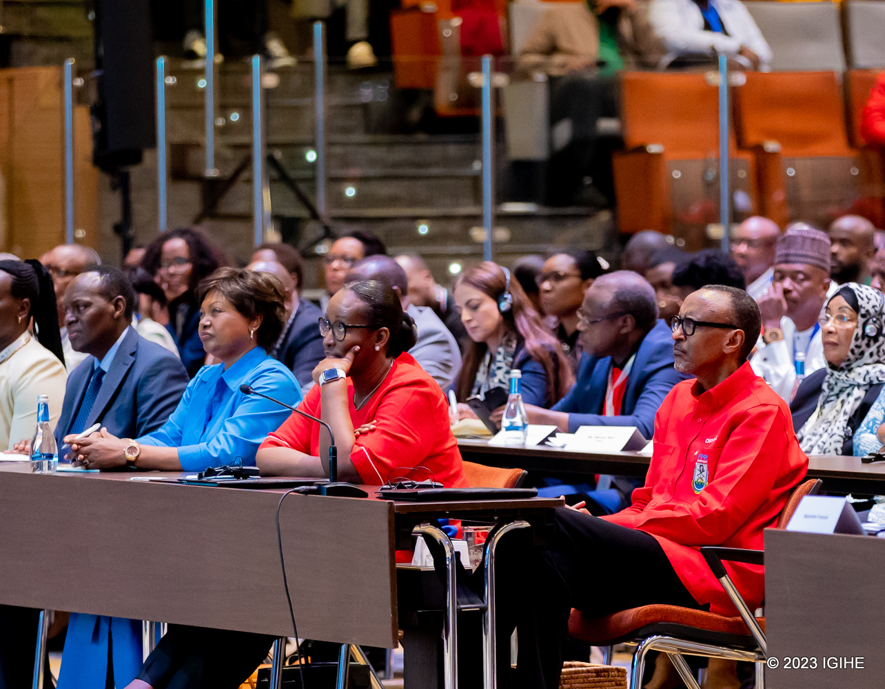 Perezida Kagame na Madamu Jeannette Kagame bakurikiye ibi biganiro