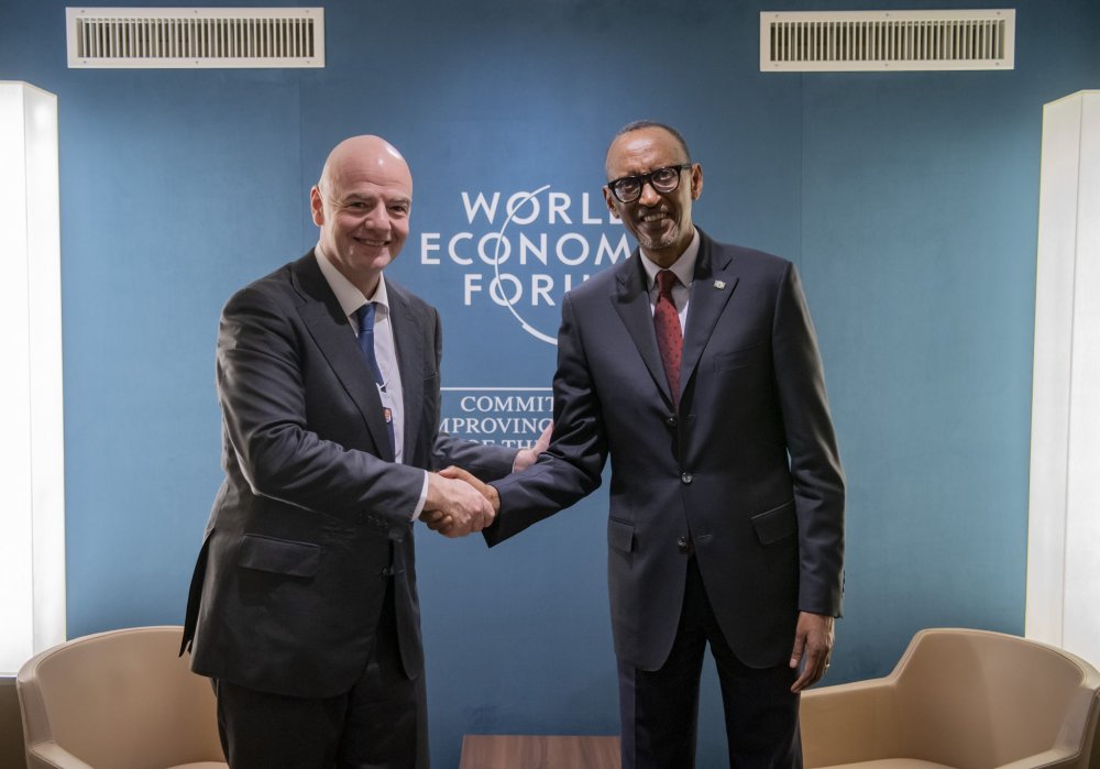 Muri Gicurasi 2022, Perezida Paul Kagame yahuriye na Perezida wa FIFA, Gianni Infantino, bagirana ibiganiro byihariye byibanze ku ngingo zirimo n’umushinga wo kubaka hoteli ya Ferwafa