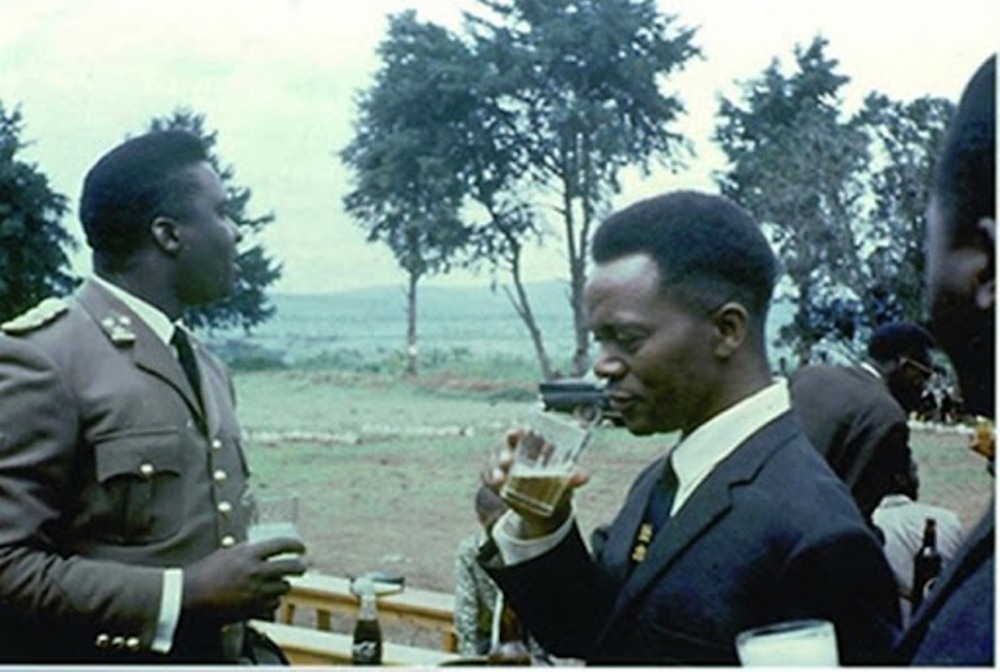 Habyarimana na Kayibanda basangira byeri, batarashwana ngo Habyarimana amuhirike ku butegetsi