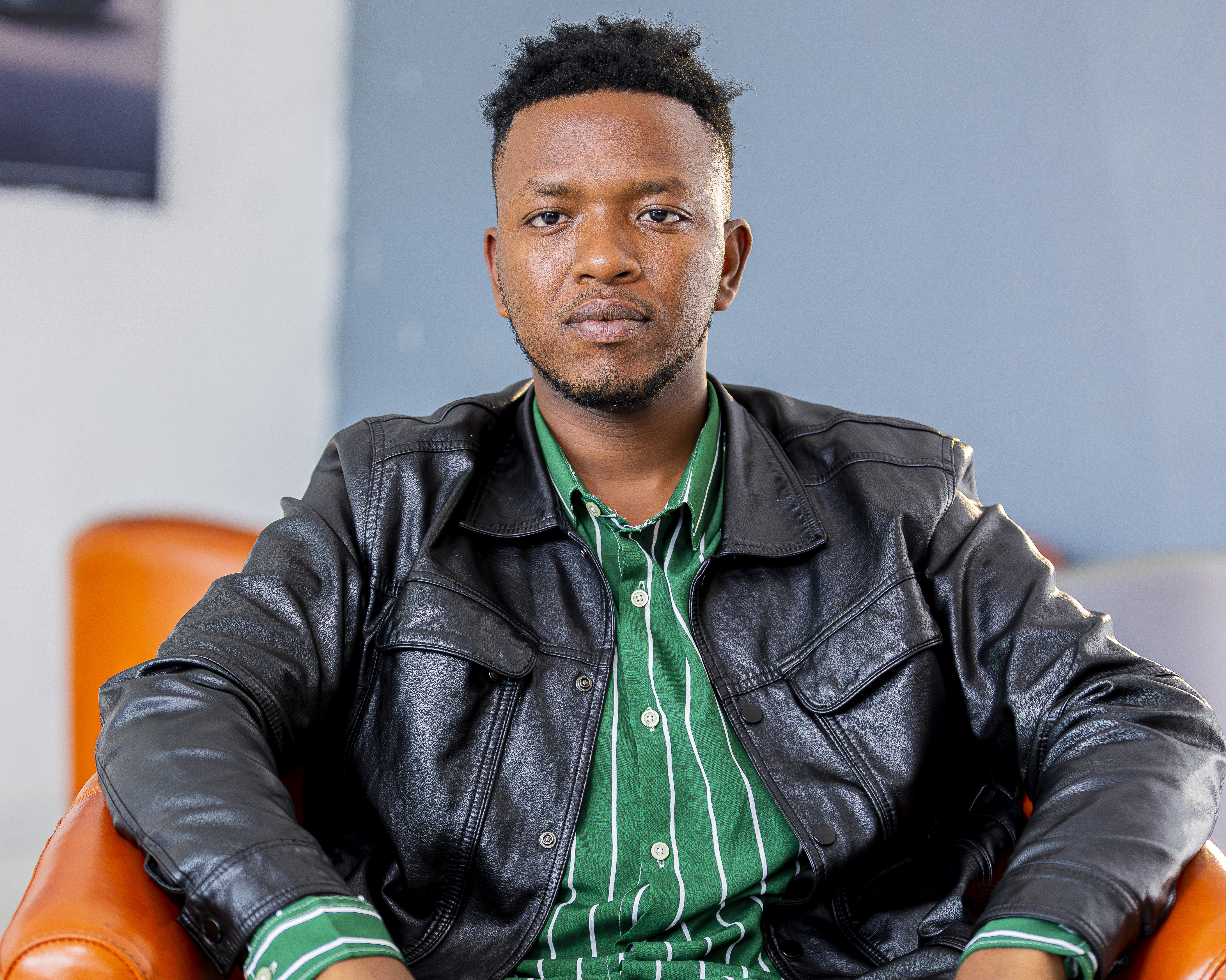 Fally Merci yasabye abantu gukura amaboko mu mufuka bagakora kuko amahirwe ahari uyu munsi atari yo aba ahari ejo