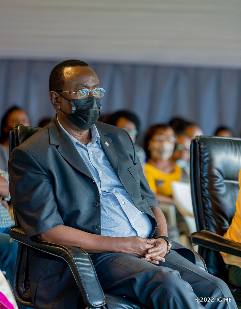 Bernard Makuza yari mu bitabiriye igikorwa cyo Kwibuka Abatutsi biciwe i Nyanza