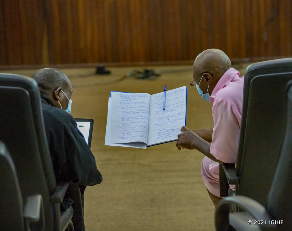 Paul Rusesabagina aganira n'umunyamategeko we, Me Rudakemwa Félix