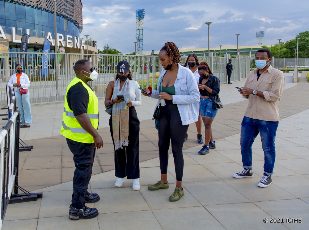 Mu masaha ya kare abanyabirori bari bamaze kugera kuri Kigali Arena