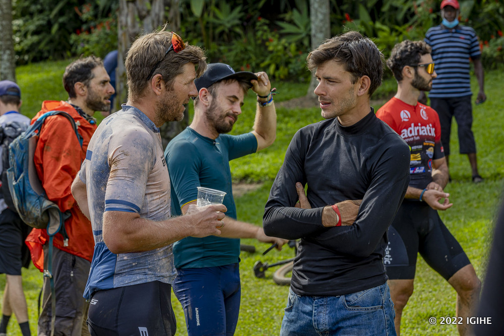 Karl Platt aganira na Simon Hupperetz uri mu bategura Rwandan Epic