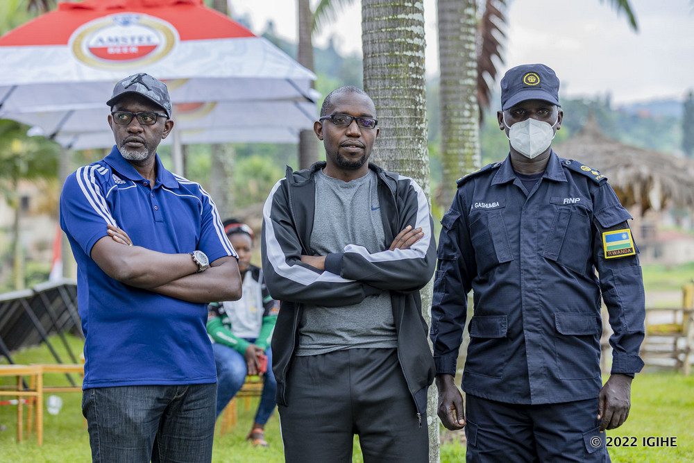 Umuyobozi w'Akarere ka Rubavu, Kambogo Ildephonse (hagati) yitabiriye isozwa rya Rwandan Epic 2022