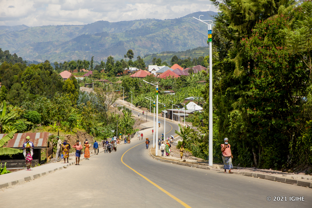 Hagendewe ku ibarura rusange ry’abaturage Ibarura rusange ry’abaturage n’Imitutire rya 4 ryerekanye ko abaturage b’Akarere ka Musanze bagera ku 368.267, baba ku buso bwa Km2 530,4, ni ukuvuga ubucucike bw’abaturage 694 kuri km2