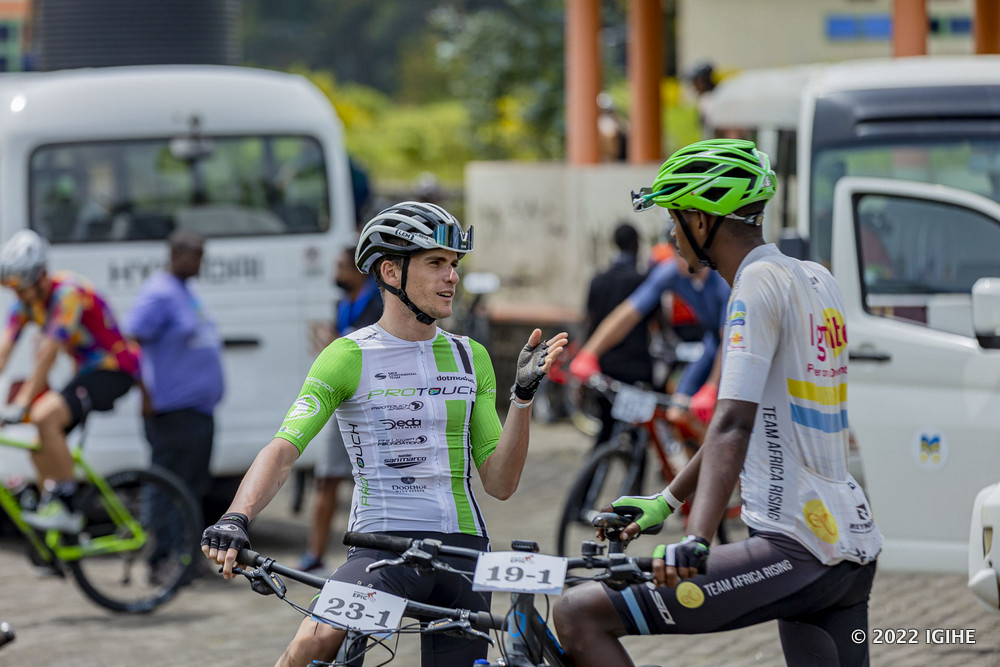 Micth Elliot aganira na Nkurunziza Yves