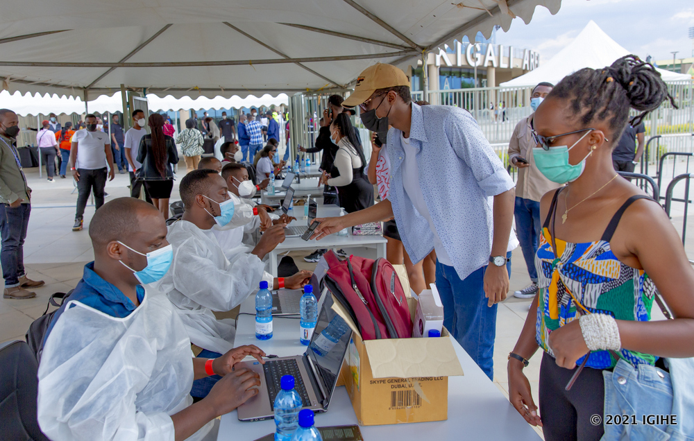 Ingamba zose zo kwirinda ikwirakwira rya COVID-19 ziri kubahirizwa. Buri wese abanza kwerekana ko yafashe nibura urukingo rumwe rwa COVID-19 ndetse akaba yaripimishije COVID-19
