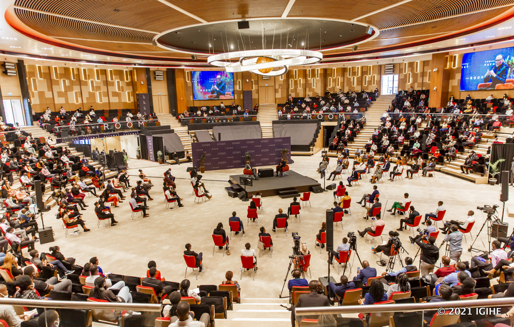 Ibi biganiro byahuje Perezida Kagame n'abanyeshuri bo muri kaminuza zitandukanye zo mu Rwanda