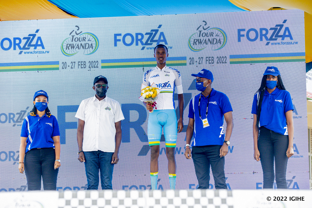 Muhoza Eric yahembwe nk'Umunyarwanda uhagaze neza mu isiganwa
