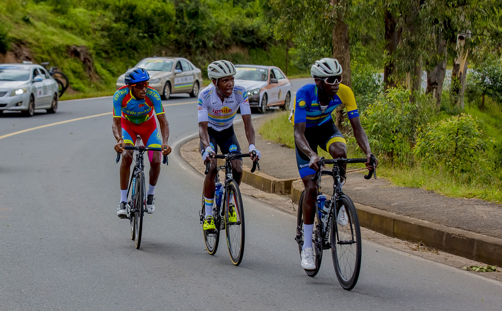 Nsengimana Jean Bosco (Team Rwanda), Manizabayo Eric ' Karadiyo’ (Benediction Ignite) na Tewelde Weldegaber bacomotse muri bagenzi babo hakiri kare