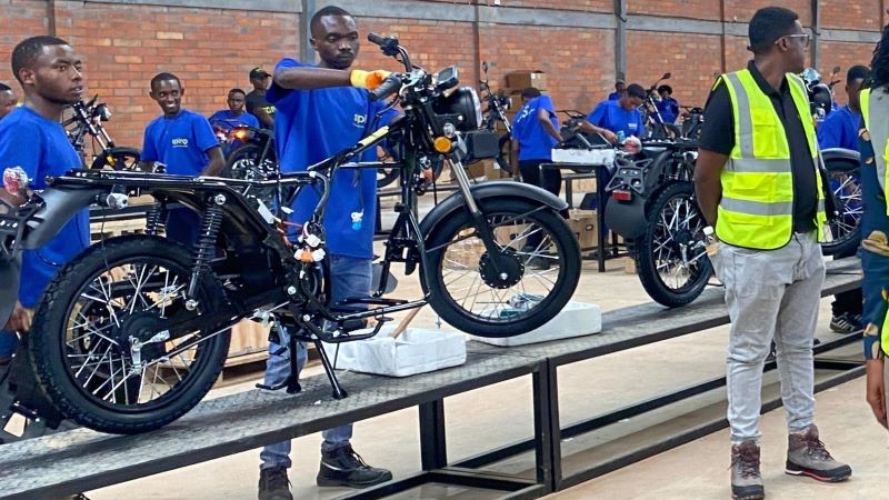 Spiro iri guhugura abantu 250 ku bijyanye na moto z'amashanyarazi