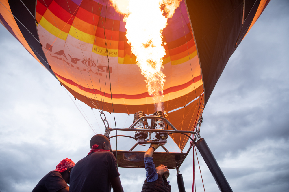 Pilot wa balloon niwe ugena ingano y'umwuka ushyushye ashyira muri balloon