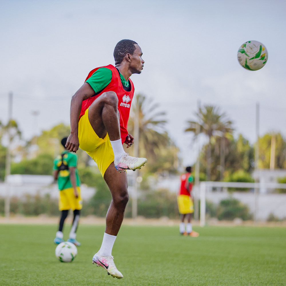 Serumogo Ally ukinira Kiyovu Sports ahagarika umupira ubwo yari mu myitozo Amavubi yakoreye bwa mbere muri Maroc