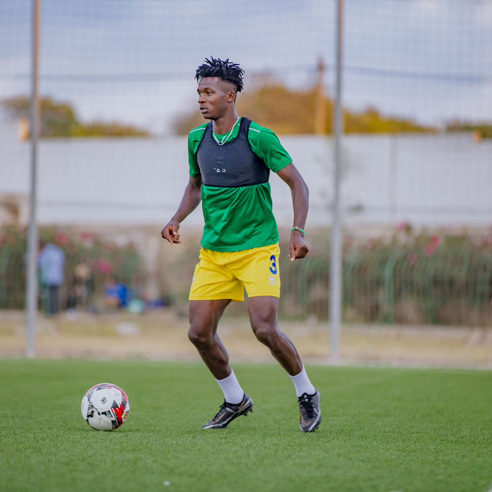 Imanishimwe Emmanuel ukinira FAR Rabat yo muri Maroc ni umwe mu bakinnyi bahagaze neza mu Banyarwanda bakina hanze y'igihugu