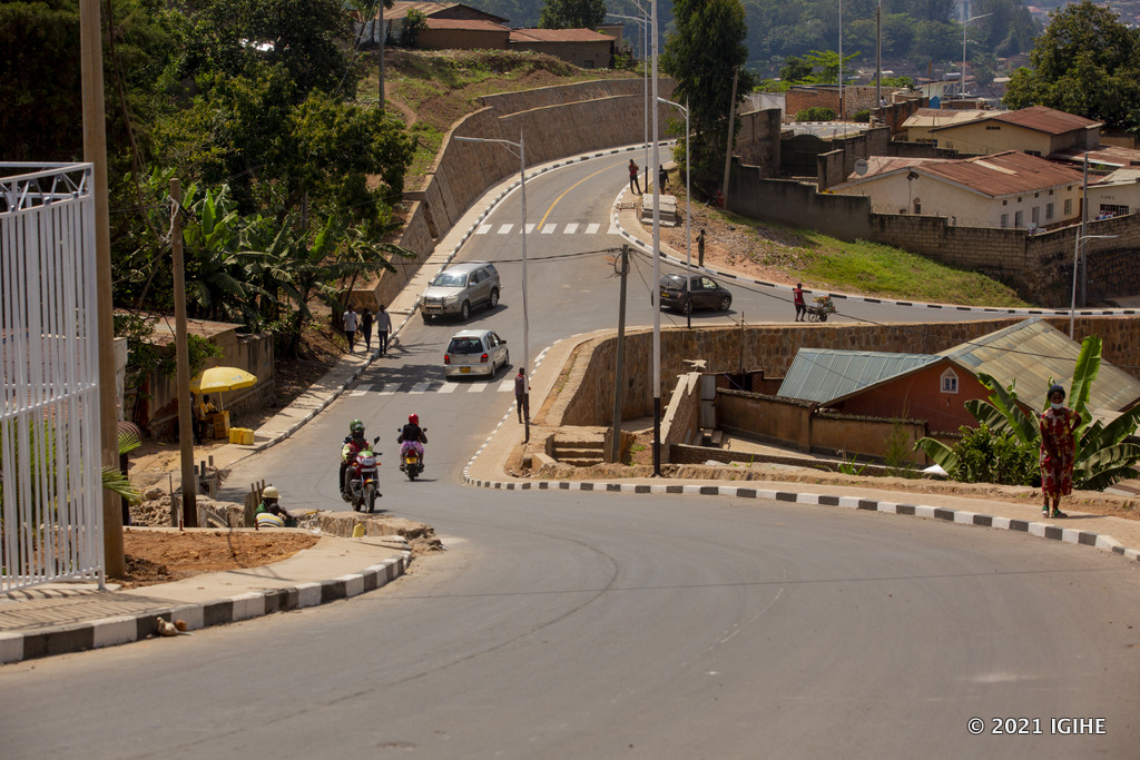 Mu Mujyi wa Kigali hubatswe imihanda ifasha mu kurwanya akajagari no gutuza abaturage neza. Uyu muhanda uva ku Bisima ugana mu Rugunga ahazwi nko ku Kadege, waratunganyijwe ndetse watangiye gukoreshwa