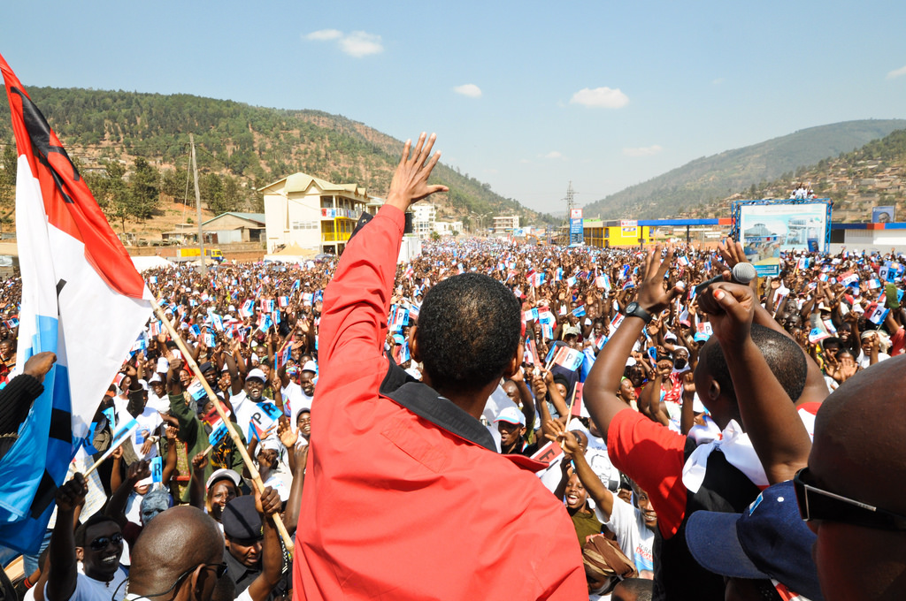 Paul Kagame asuhuza ibihumbi by'abaturage bari bateraniye i Nyabugogo