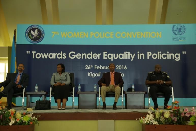 Uhereye ibumoso ni Stephen Rodriguez, umujyobozi wa UNDP, Minisitiri w'Iterambere ty'umuryango, Odda Gasinzigwa, Minisitiri w'Umutekano, Musa Fazil n'Umuyobozi mukuru wa Polisi y'u Rwanda, IGP Emmanuel Gasana