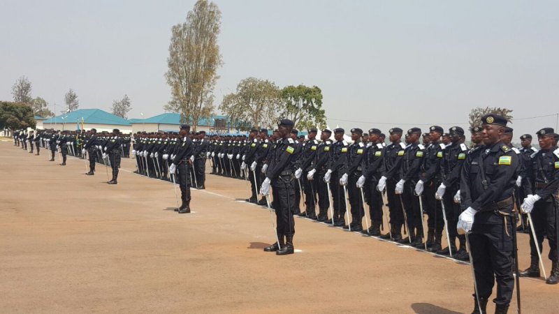 Abarangije basabwe gukundisha igihugu ababagana n'abo bakorana
