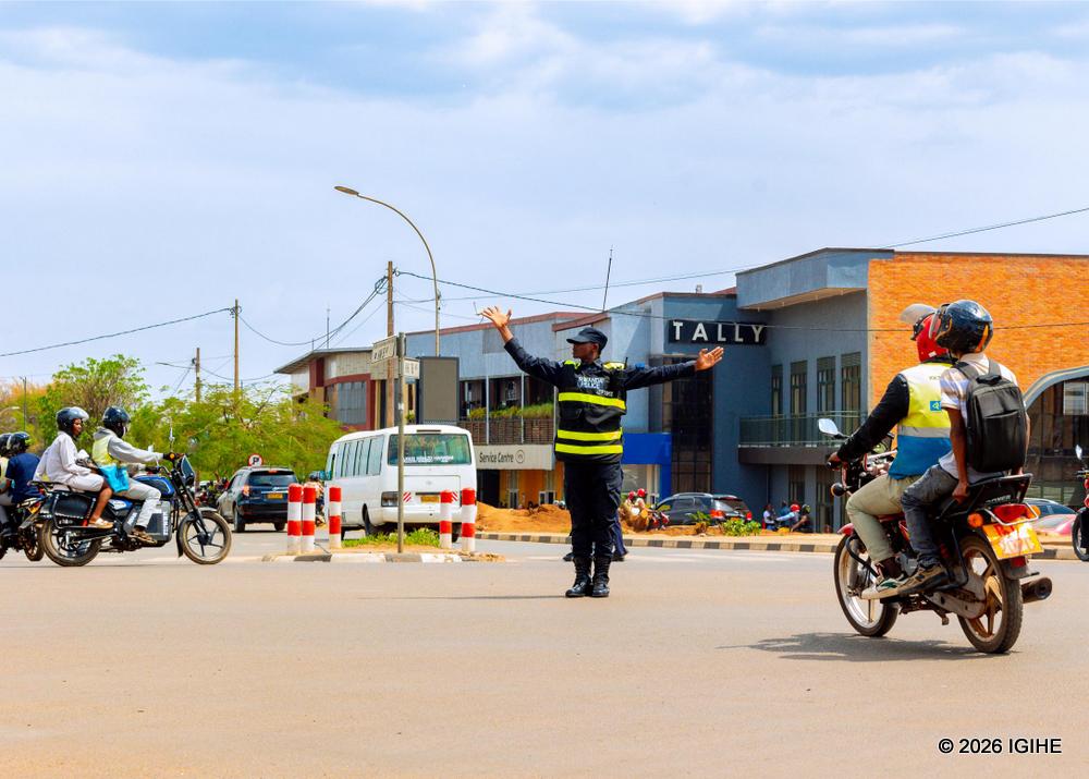Polisi ifasha urujya n'uruza kutabangamirwa n'imirimo yo kubaka umuhanda
