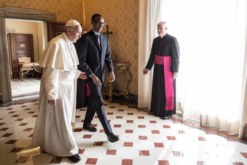 Papa Francis ubwoyakiraga Perezida Kagame mu 2017, yasabye imbabazi ku ruhare rwa Kiliziya Gatolika muri Jenoside yakorewe Abatutsi