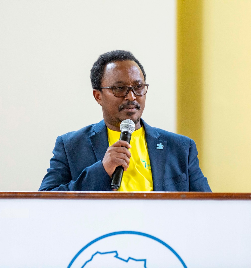 Umuyobozi w'Ishami ry'Ubuvuzi muri Kaminuza y'u Rwanda, Prof. Sezibera Vincent, yahamagariye urubyiruko gutanga umusanzu mu gushaka ibisubizo by'ibibazo by’ubuzima bwo mu mutwe n’ubw’imyororokere