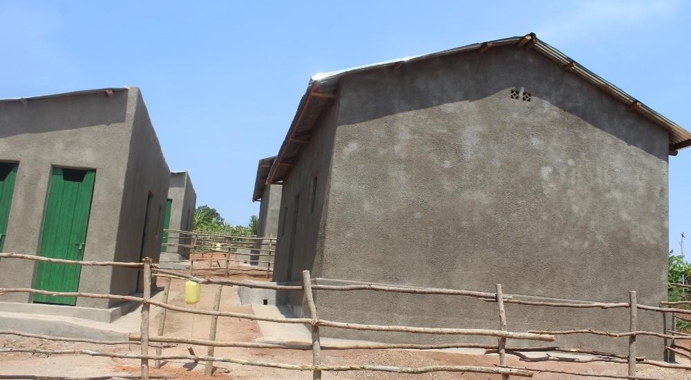 Uyu mubyeyi yahawe inzu yo kurambikamo umusaya, nyuma y'imyaka icyenda atereranwa