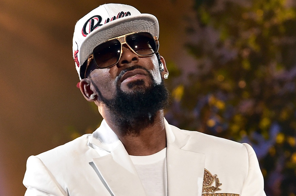 R. Kelly amaze igihe avugwa mu nkuru zimushinja gufata bugwate abakobwa