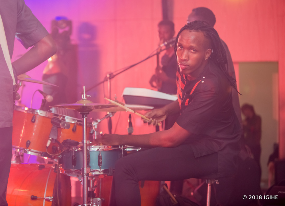 Raphael uvuza ingoma muri Neptunez Band