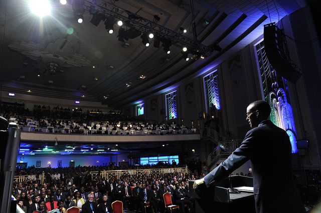 Perezida Kagame ageza ijambo ku Banyarwanda, inshuti zabo n'abanyamahanga bitabiriye Rwanda Day 2013 yabereye London mu Bwongereza