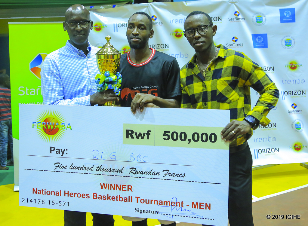 REG BBC yatwaye igikombe na sheki y'ibihumbi 500 Frw