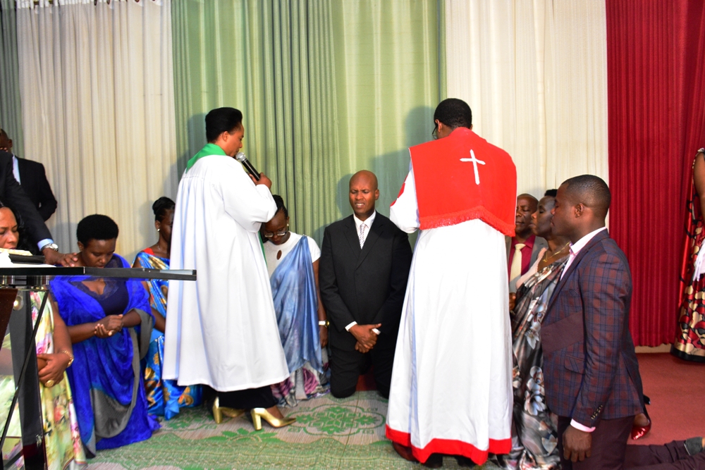 Rev. Pasiteri Mukeshimana yanasengeye abadiyakoni 10