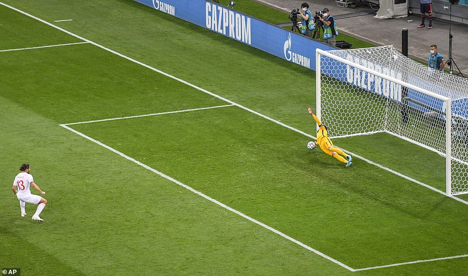 Hugo Lloris akuramo penaliti yatewe na Ricardo Rodriguez