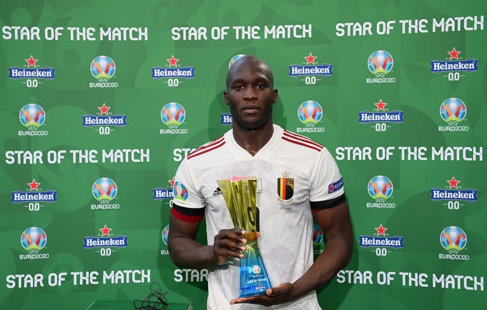 Lukaku yabaye umukinnyi witwaye neza mu mukino aranabihemberwa