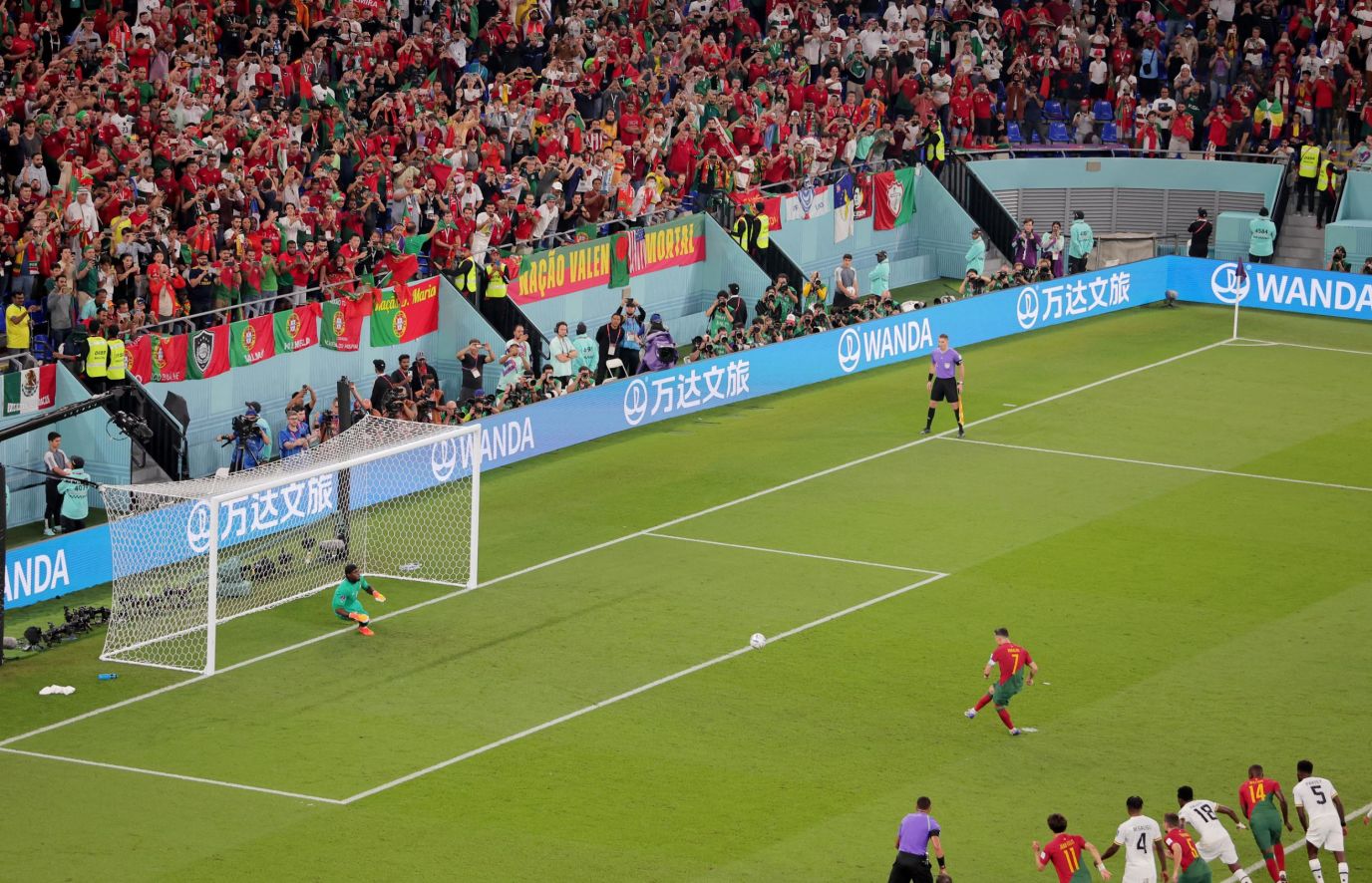Ronaldo yafunguye amazamu kuri penaliti yateye hejuru gato mu nguni y'ibumoso bw'izamu