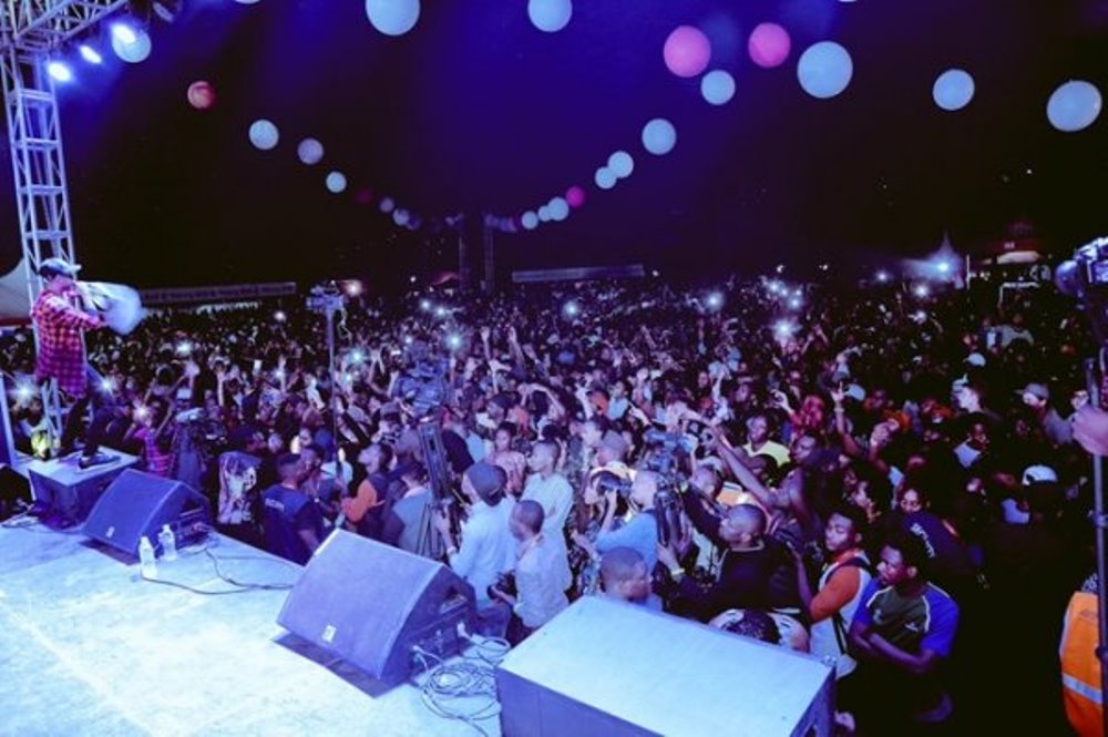 Iyi foto yafatiwe i Rugende mu 2016 ubwo Wizkid yahataramiraga ari nabwo haherukaga kubera igitaramo gikomeye, mu gihe i Nyamirambo kuri Tapis Rouge naho haheruka igitaramo gikomeye mu 2016 ubwo haberaga icya Primus Guma Guma Super Star imaze imyaka ine yarahagaze