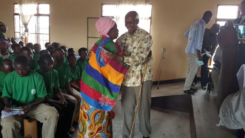 Abaturage bahawe iyi nkunga bashimiye abanyarwanda baba muri Mali umutima utabara bagaragaje