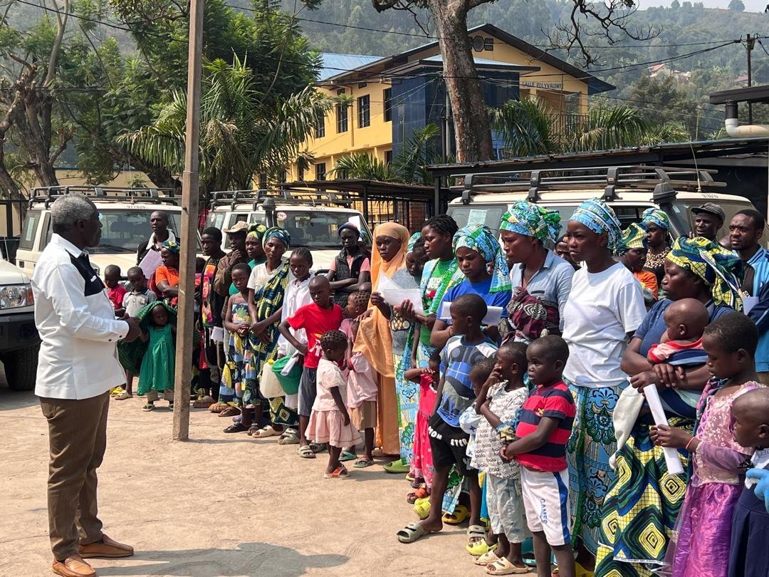 Meya Sindayiheba yakiriye aba baturage abereka ko mu Rwanda ari amahoro kandi bazafashwa kwihuta mu iterambere