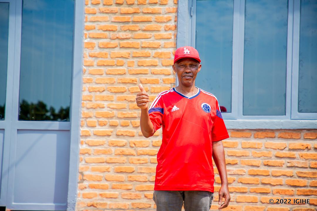 Rutagengwa Jean Damascene yishimiye gutunga inzu yubakiwe na polisi