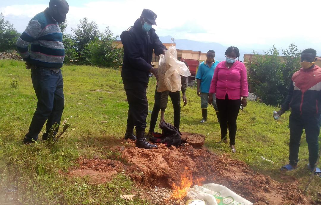 Urumogi rwatwitswe rusaga udupfunyika 6500