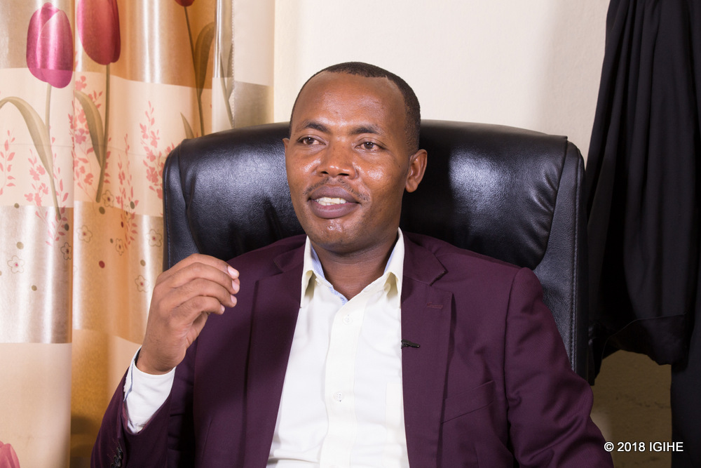 Ndayisaba yavuye muri FDLR afite ipeti rya Lieutenant, afashwa na leta kwiga none ubu yibeshejeho akora umwuga wo kunganira abantu mu mategeko