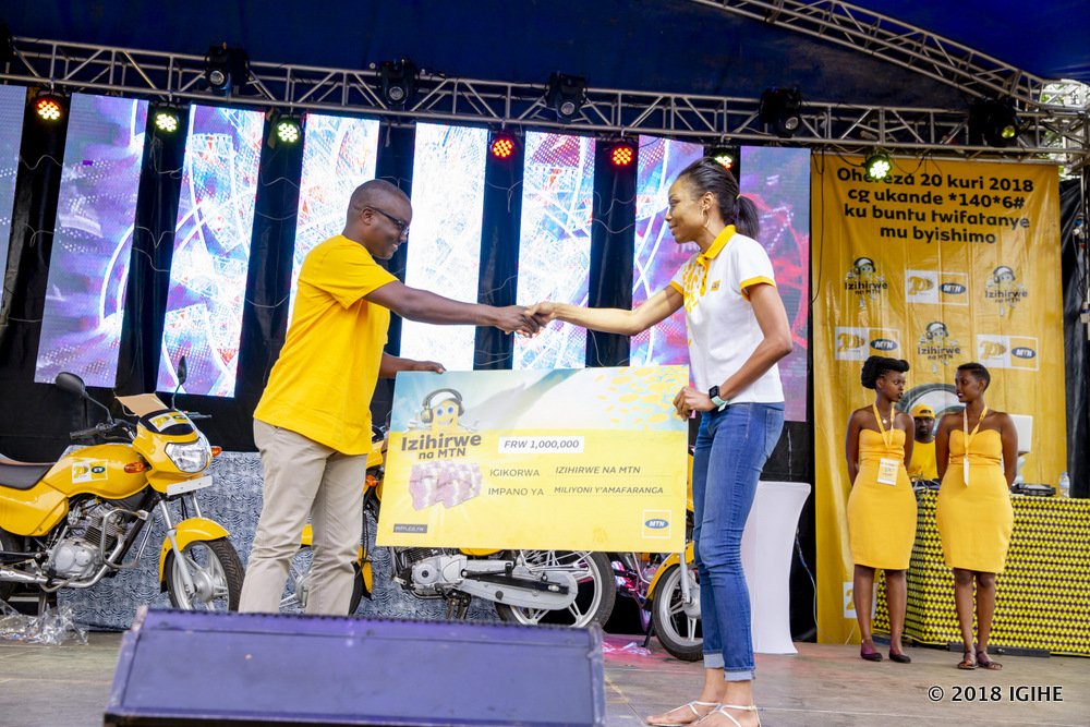 Abanyamahirwe batomboye ibihembo bitandukanye muri iyi gahunda ya MTN yahuriranye no kwizihiza isabukuru yayo y'imyaka 20 mu Rwanda