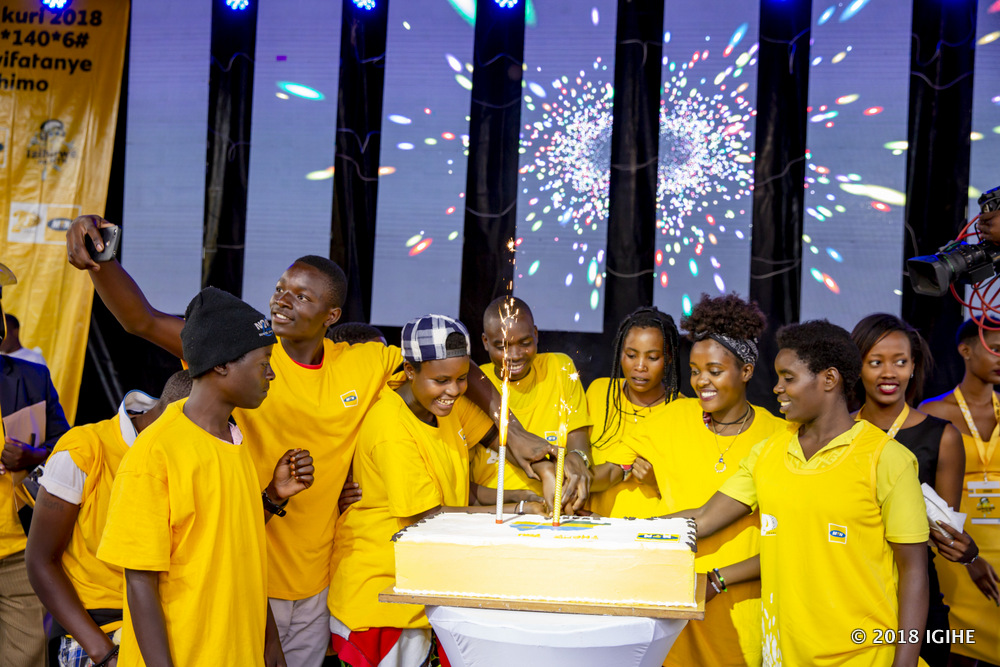 Byari ibyishimo ku bakiliya ba MTN bakase uyu mutsima wo kwishimira iyi sabukuru