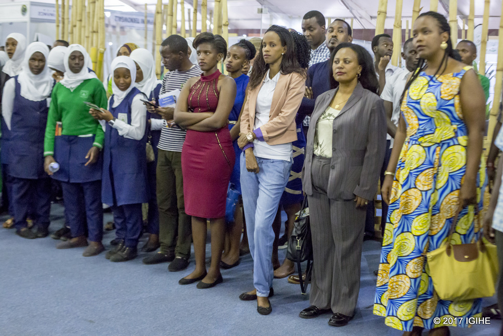 Uyu muhango witabiriwe n'abantu b'ingeri zitandukanye barimo n'urubyiruko rufatwa nk'ahazaza h'igihugu mu ngeri zose