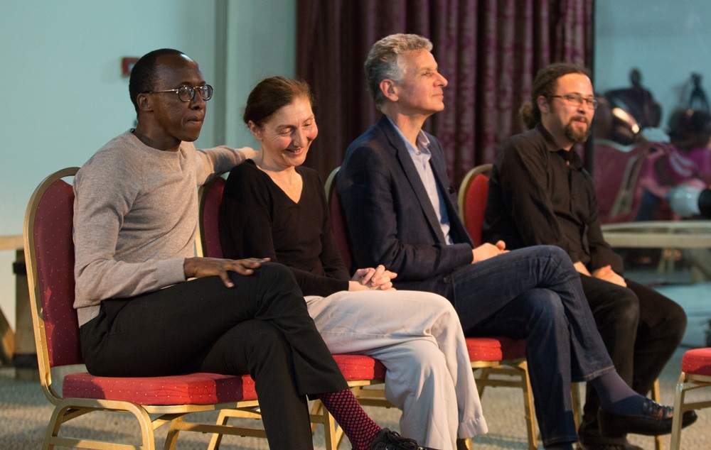 Atome, Maylis Bouffartigues, Olivier Lecour na Yarol Stubert wavangaga amatara yuzuzanyaga n'inkuru iri mu mukino