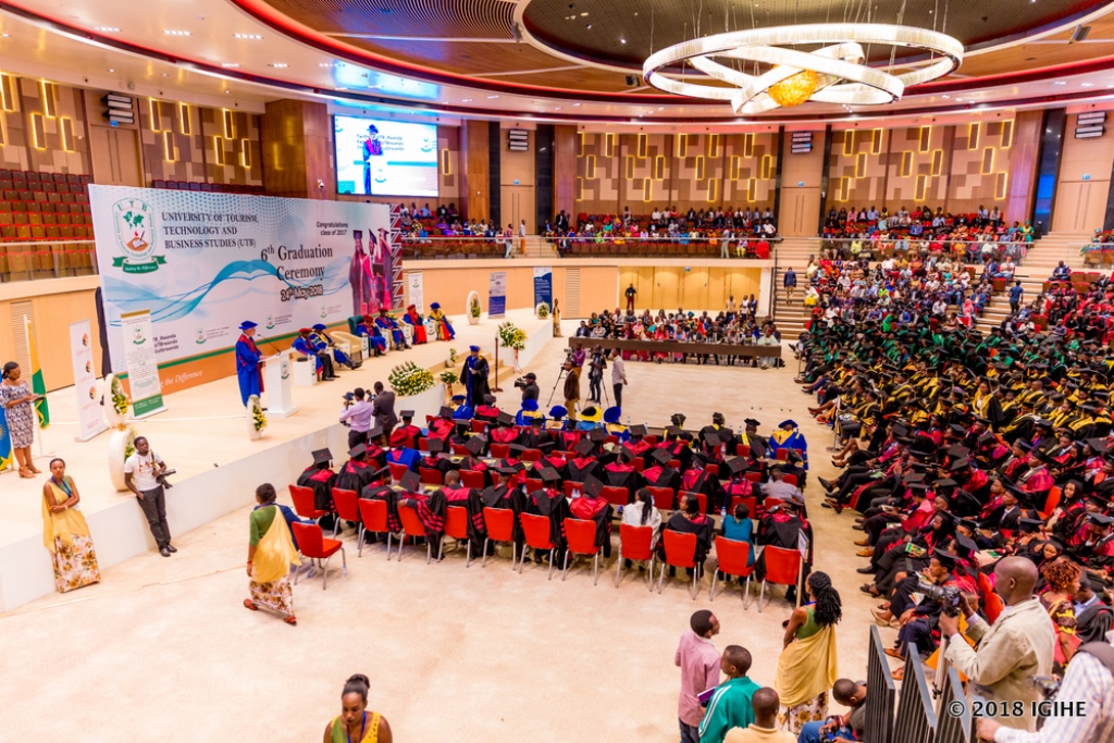 Ibiro byo guha impamyabumenyi abanyeshuri ba UTB byabereye muri Kigali Convention Centre