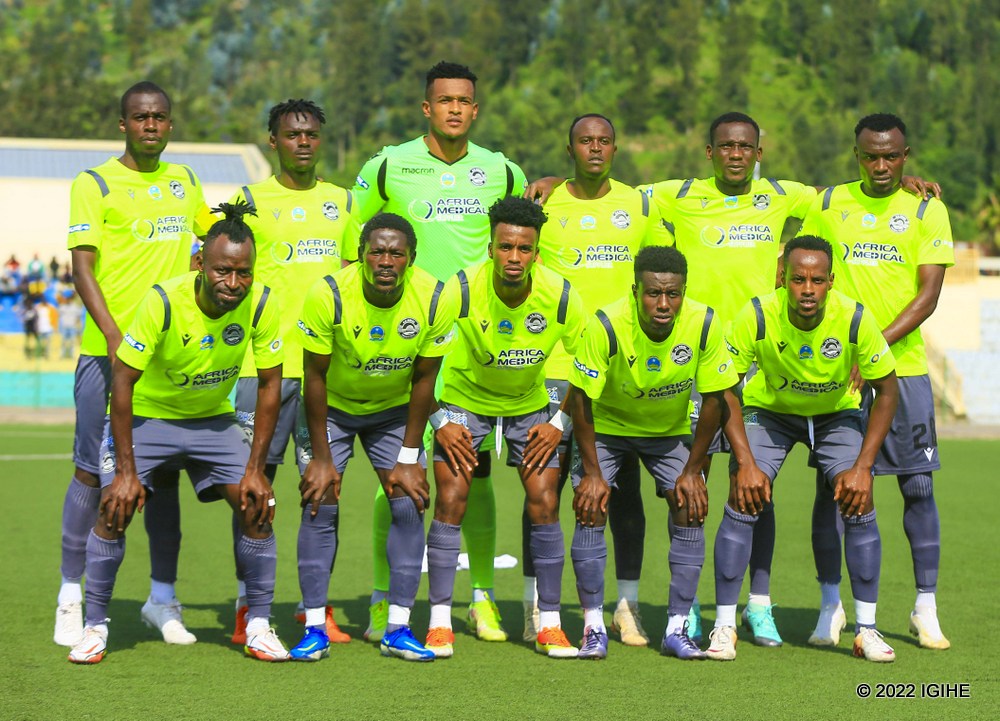 Abakinnyi babanje mu kibuga ku ruhande rwa AS Kigali FC